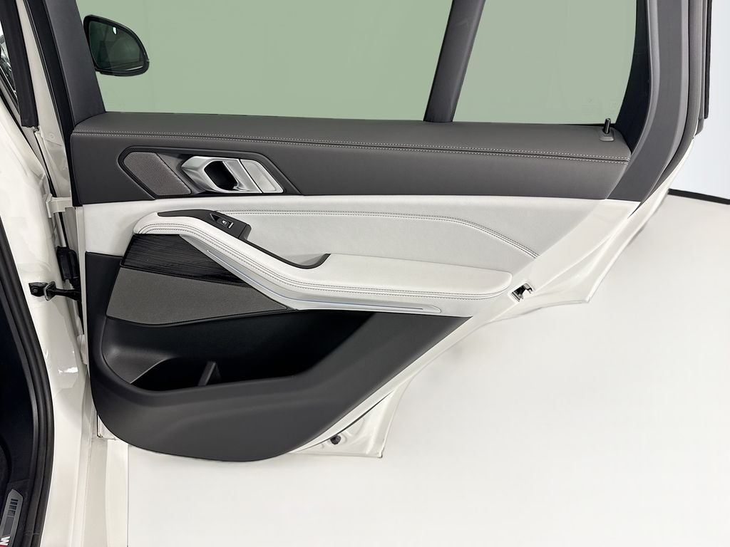 Thumbnail: 2026 BMW X5 - 26