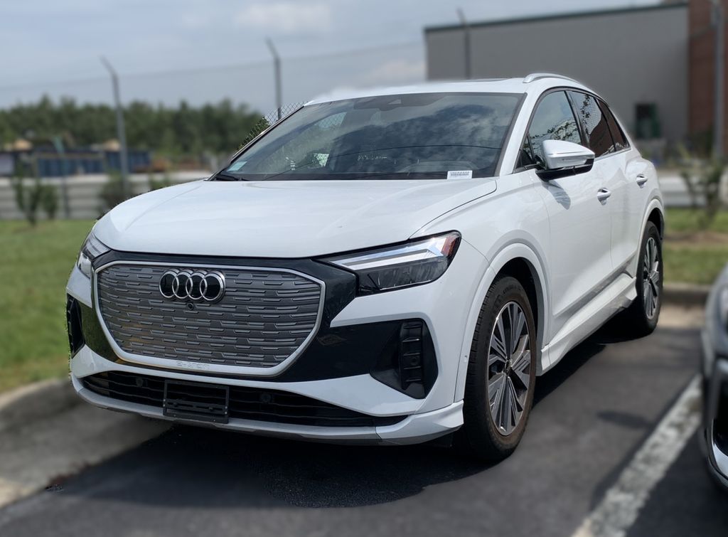 Thumbnail: 2023 Audi Q4 e-tron - 3