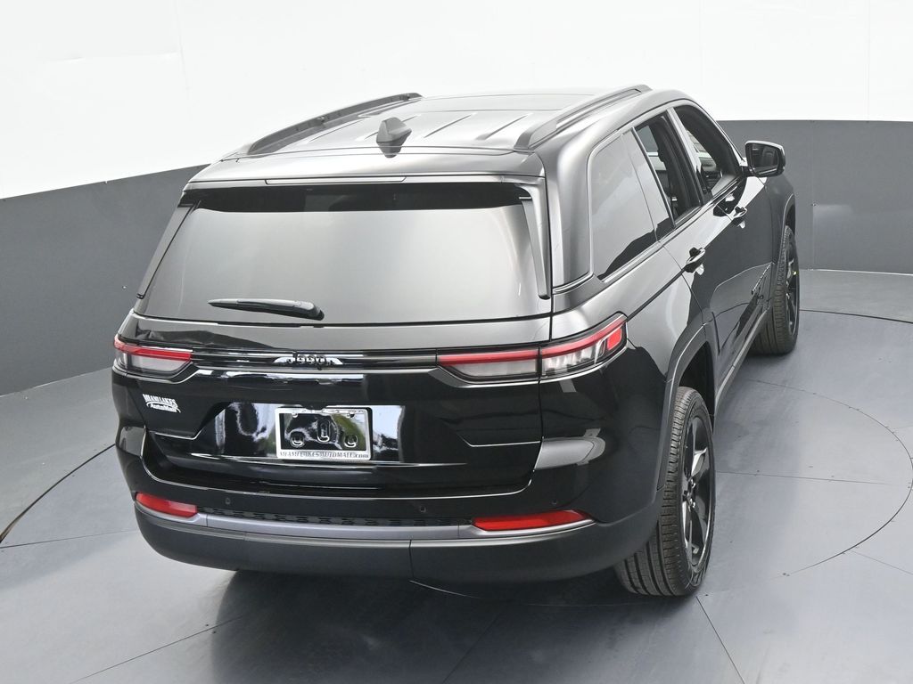 New 2026 Diamond Black Crystal Pearlcoat Jeep Limited image 45