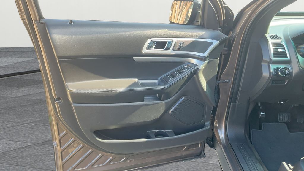 2015 Ford Explorer XLT  at Superior Kia