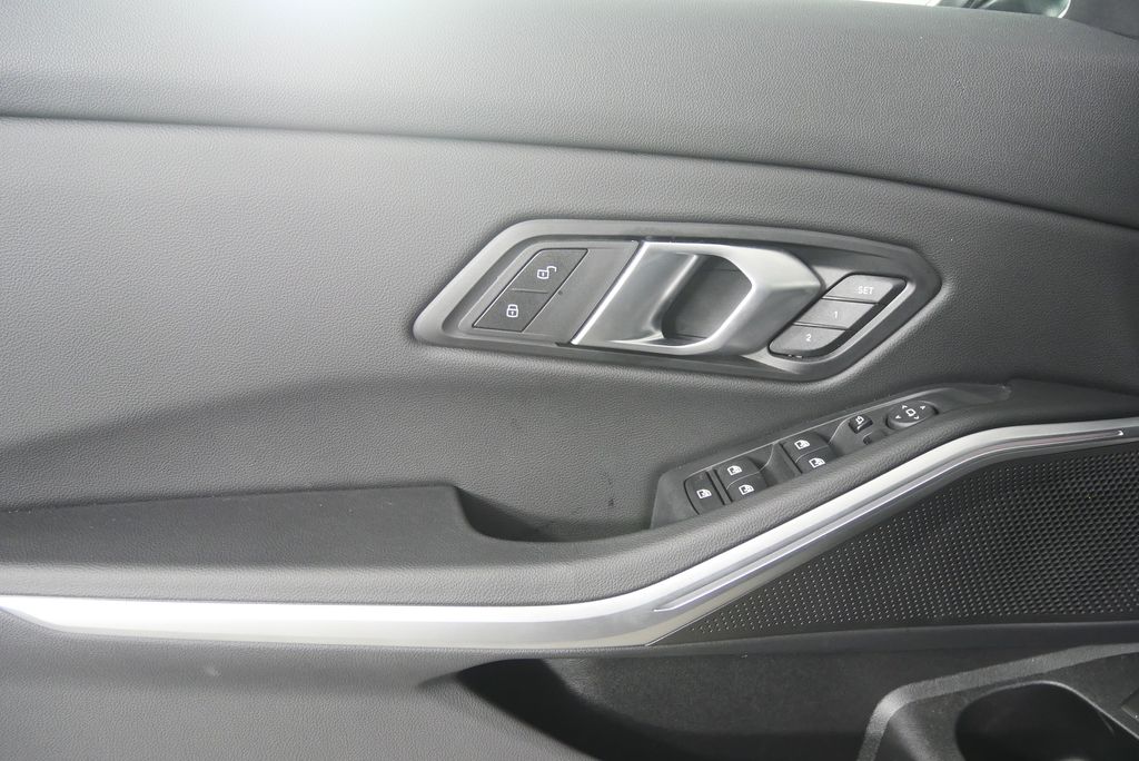 Thumbnail: 2025 BMW 3 Series - 9