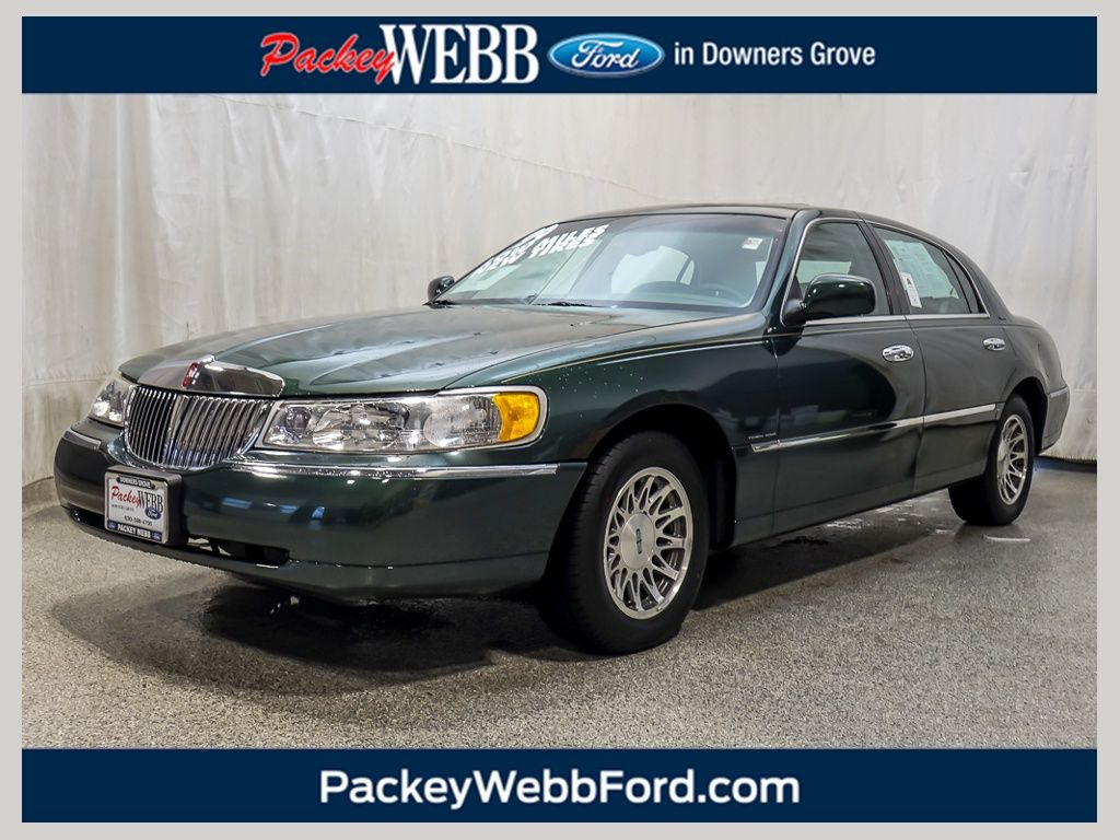 1999 Lincoln Town Car Signature