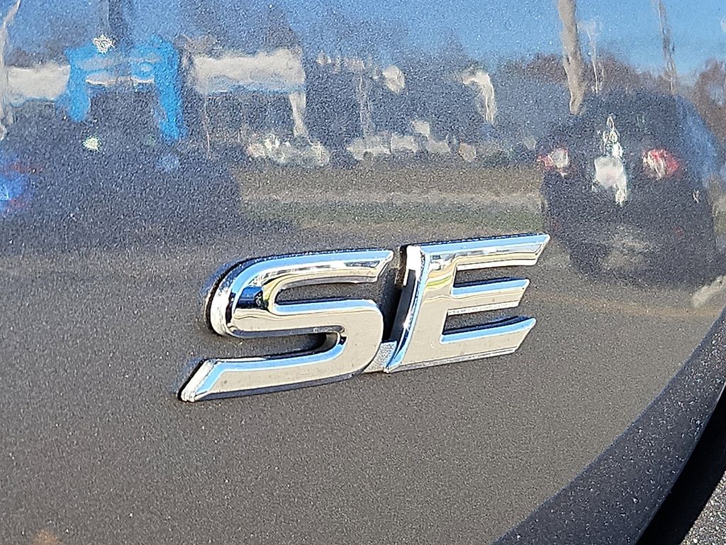 Thumbnail: 2021 Toyota Camry - 32