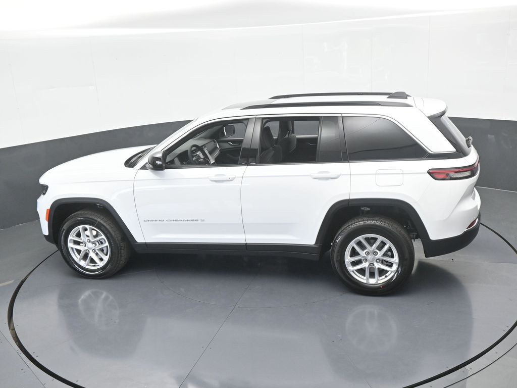 New 2025 Bright White Clearcoat Jeep Laredo image 47