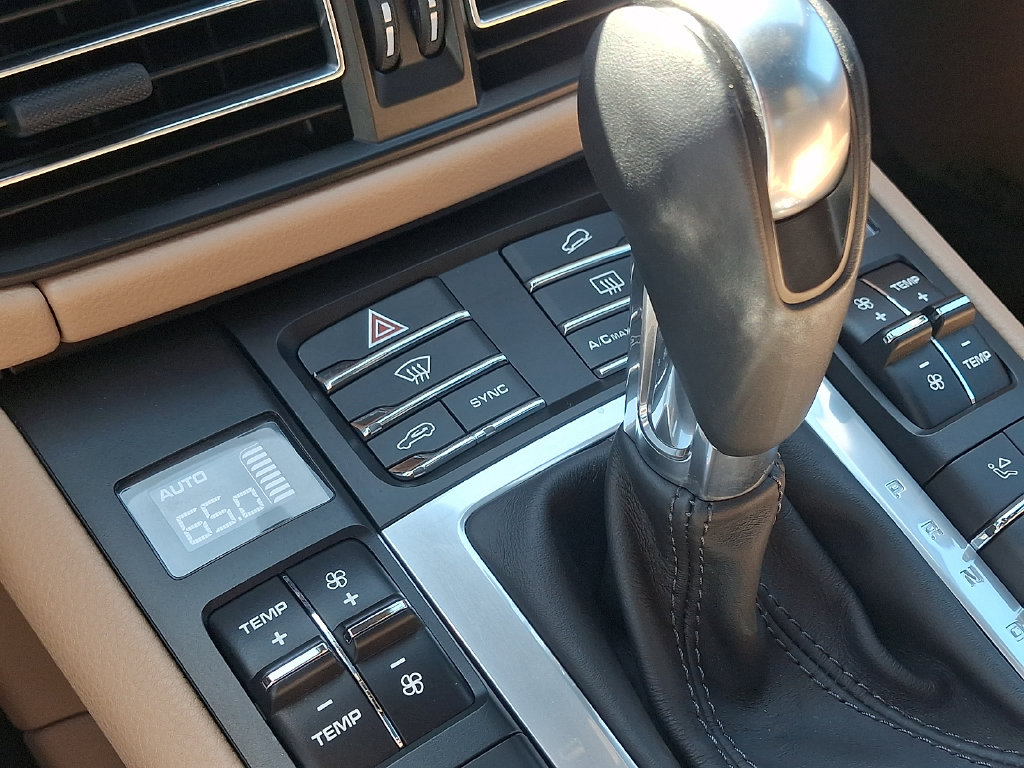 Thumbnail: 2021 Porsche Macan - 18