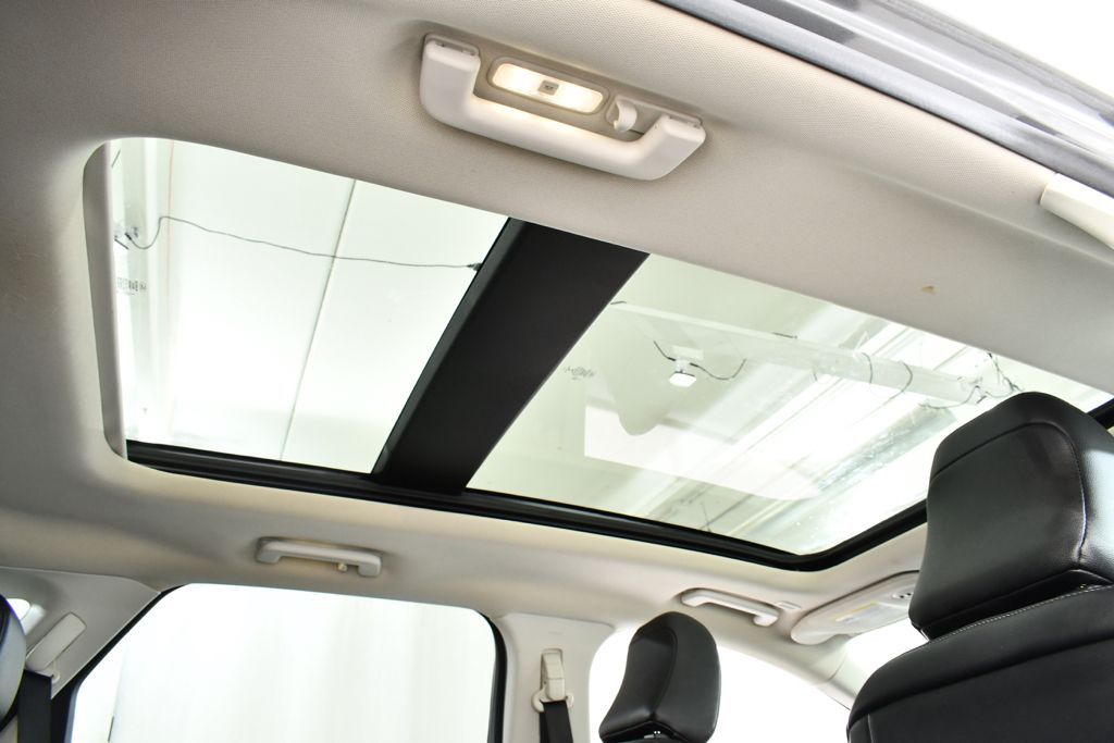 Used 2022 Gray Ford SEL image 18