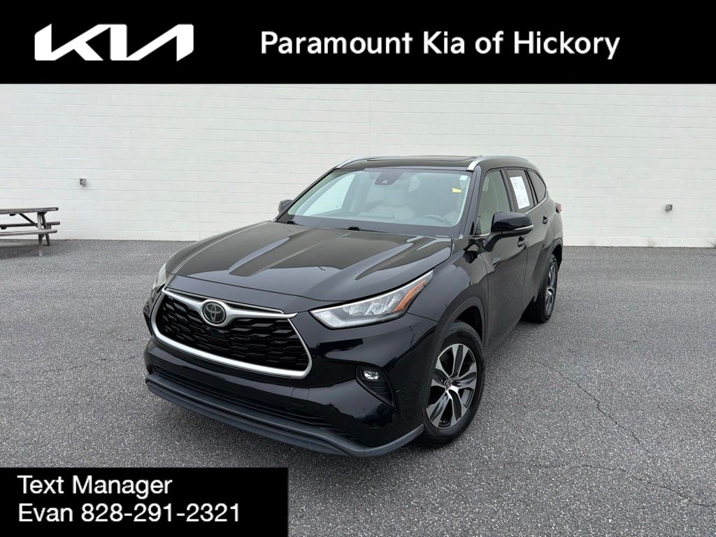 Midnight Black Metallic 2020 Toyota Highlander XLE FWD SUV / Crossover Front-Wheel Drive 8-Speed Automatic