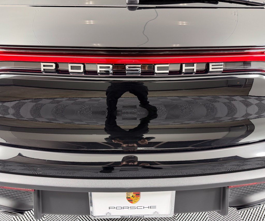 Thumbnail: 2026 Porsche Macan - 15