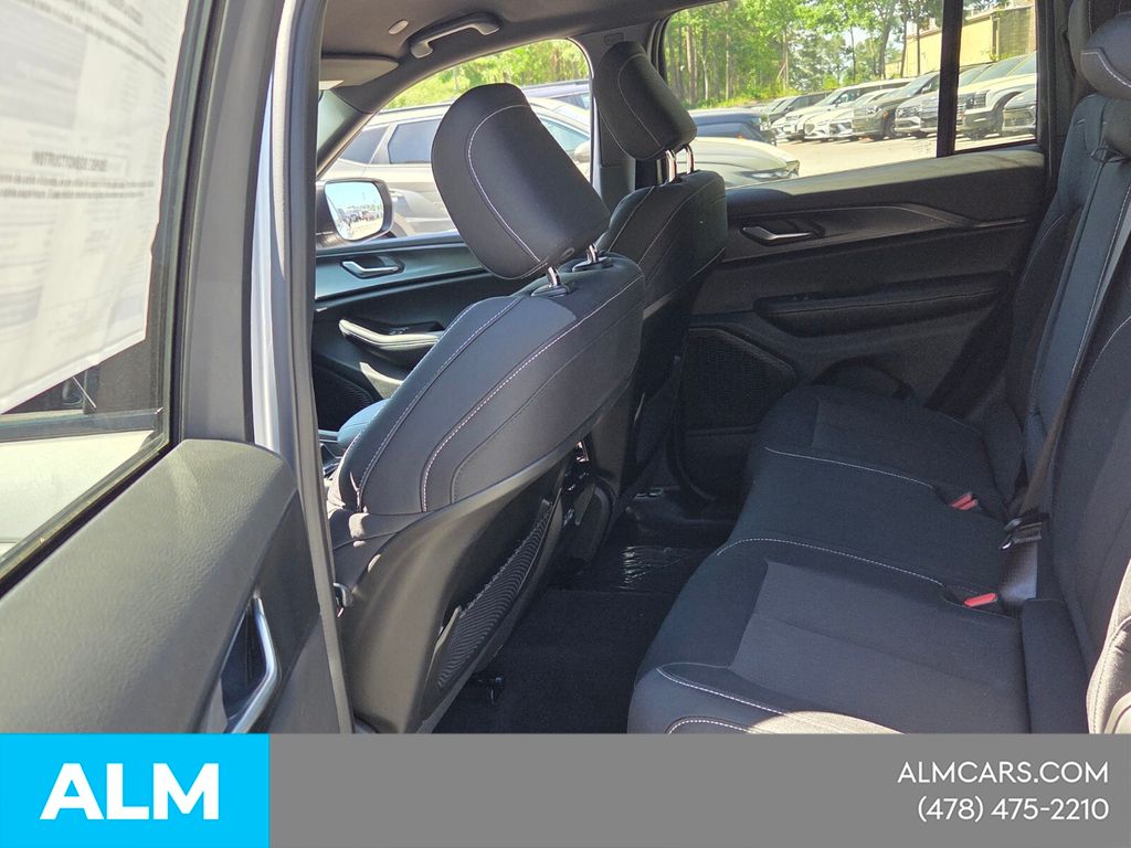 Used 2025 Silver Jeep Laredo image 9