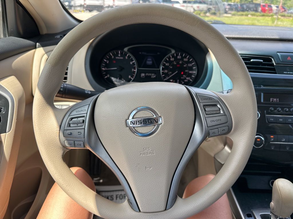 2013 Cayenne Red Metallic Nissan Altima 2.5 S FWD Sedan