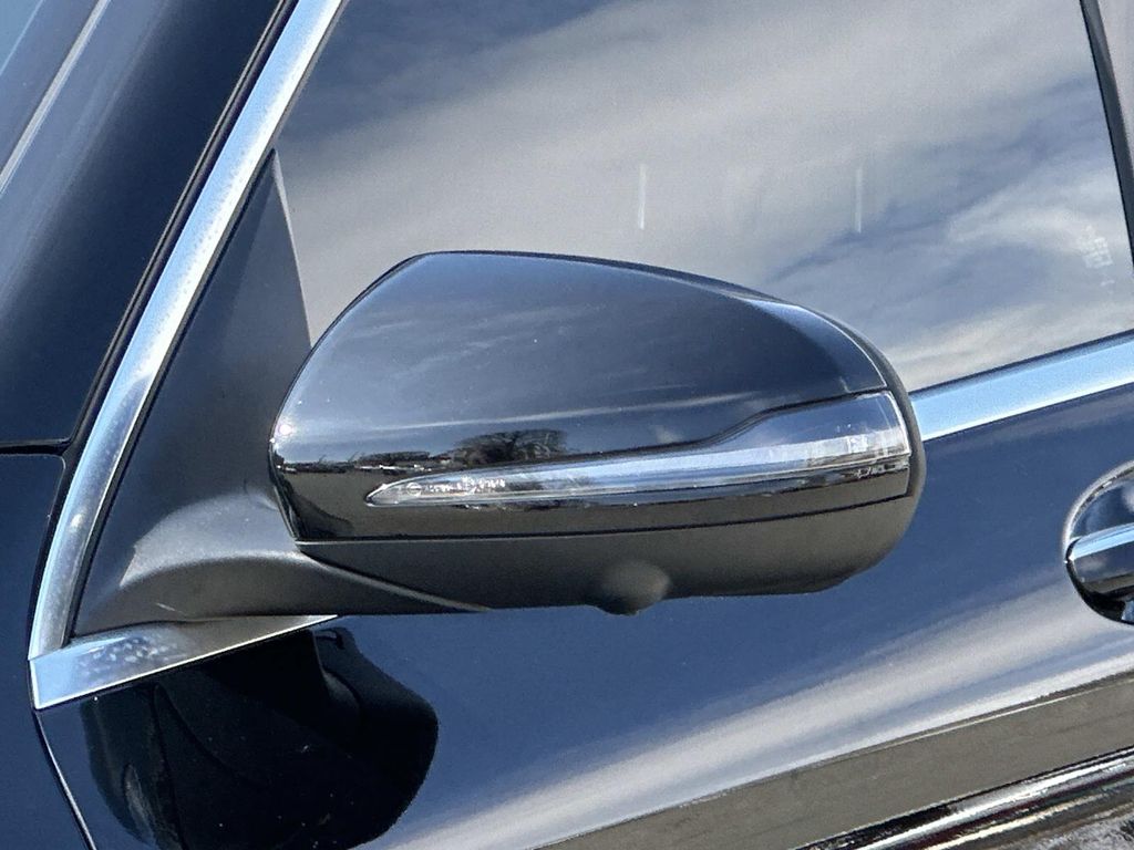 Thumbnail: 2022 Mercedes-Benz GLC - 2