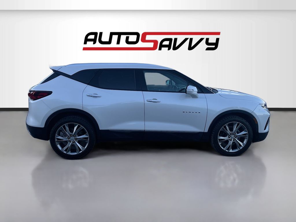 Used 2022 Iridescent Pearl Tricoat Chevrolet Premier image 8