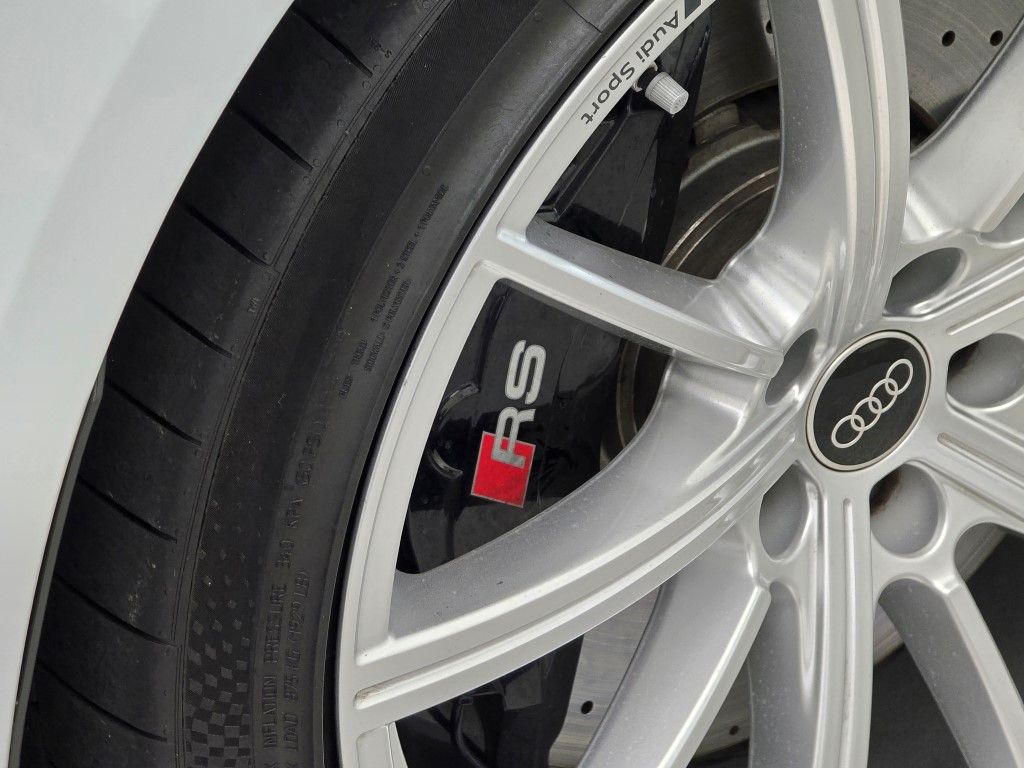 Thumbnail: 2024 Audi RS 6 - 17