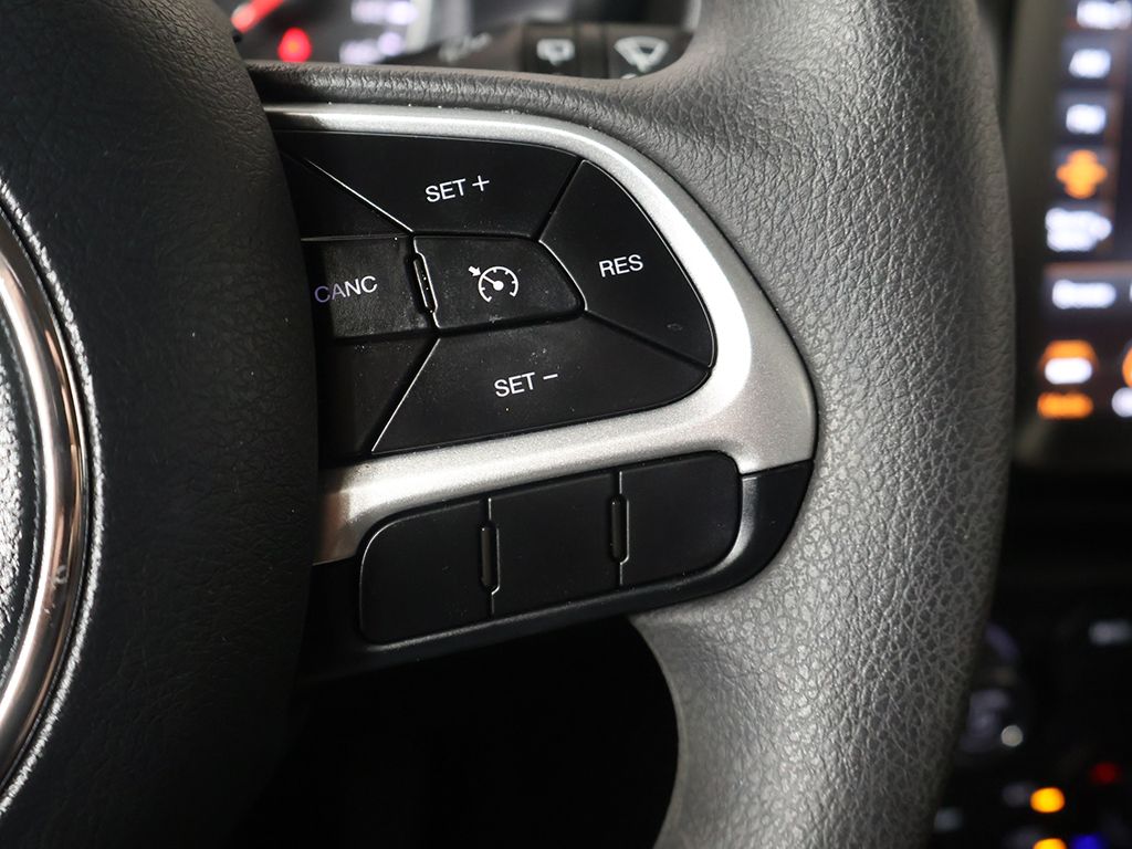 Used 2023 Black Jeep Latitude image 37