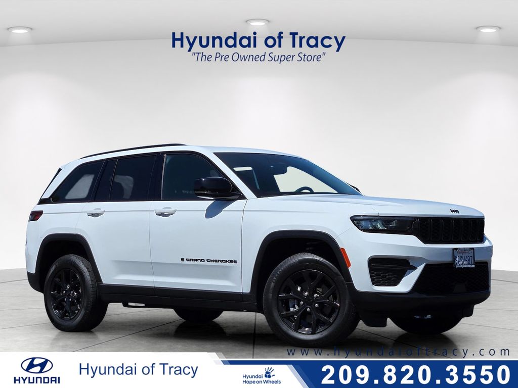 Bright White Clearcoat 2024 Jeep Grand Cherokee SUV / Crossover Four-Wheel Drive 8-Speed Automatic