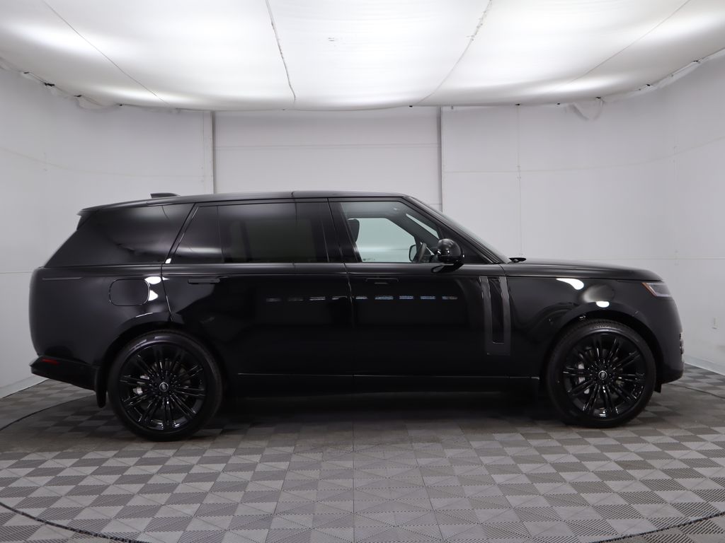 2025 Land Rover Range Rover SE 4