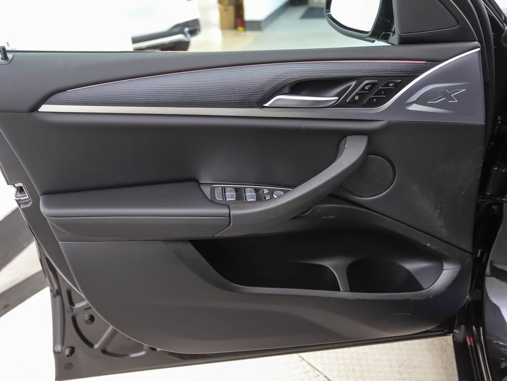 Thumbnail: 2025 BMW X4 - 9