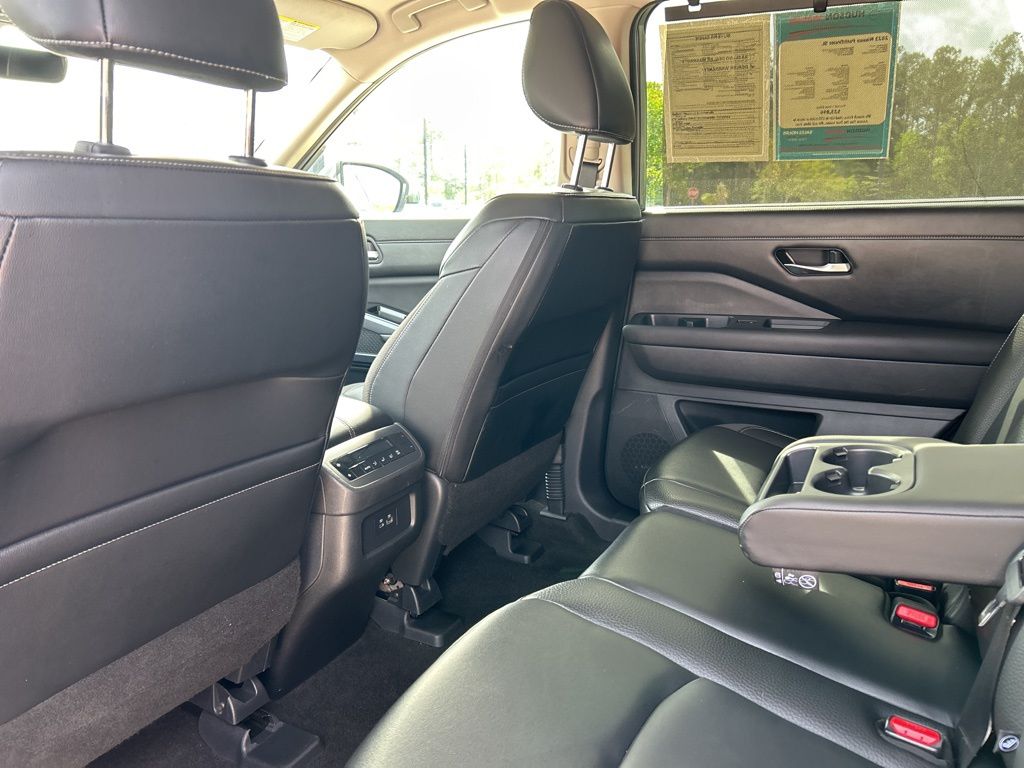 2023 Gun Metallic Nissan Pathfinder SL FWD SUV