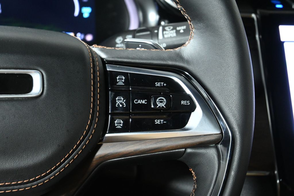 Thumbnail: 2023 Jeep Grand Cherokee - 16