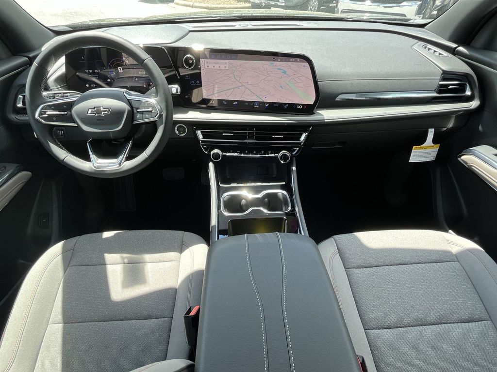 2025 Chevrolet Traverse LT photo