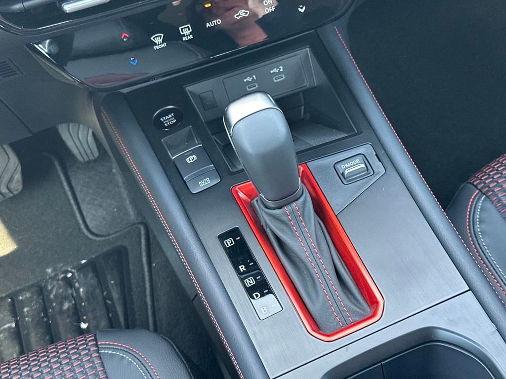 2025 Nissan Kicks SR photo