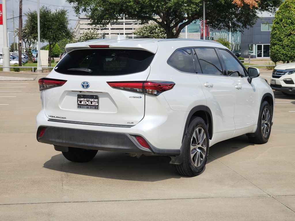 2022 Toyota Highlander Hybrid XLE Beige at Toyota of Victoria