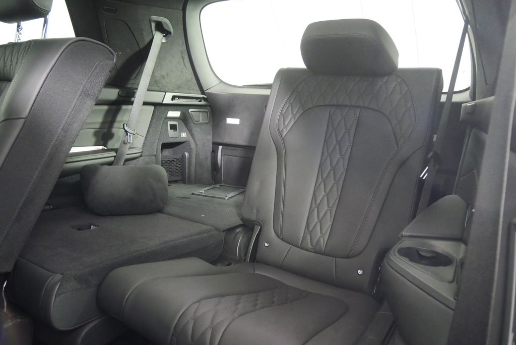 Thumbnail: 2023 BMW X7 - 18