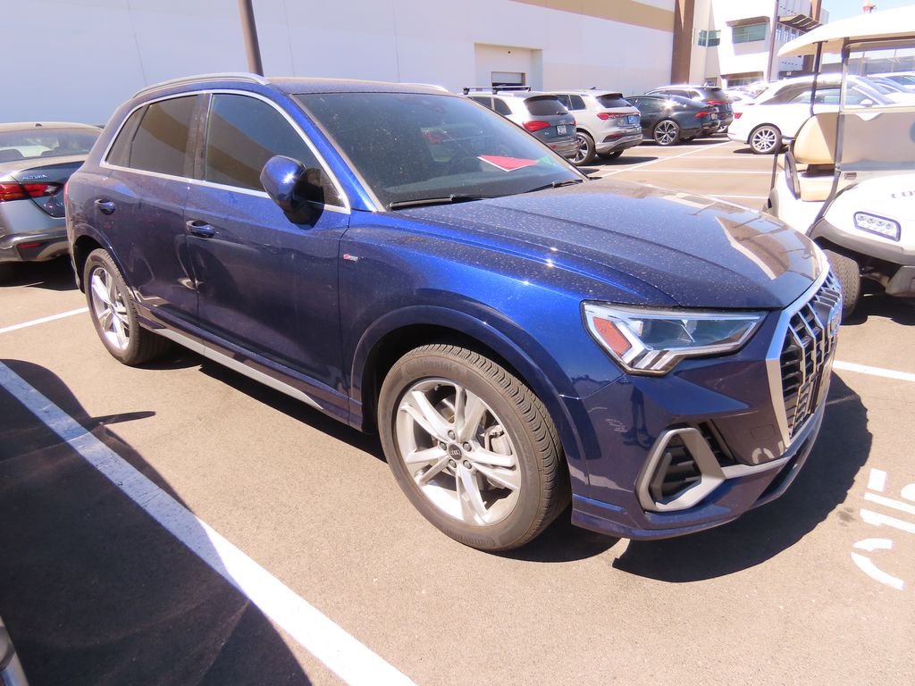 Thumbnail: 2022 Audi Q3 - 2