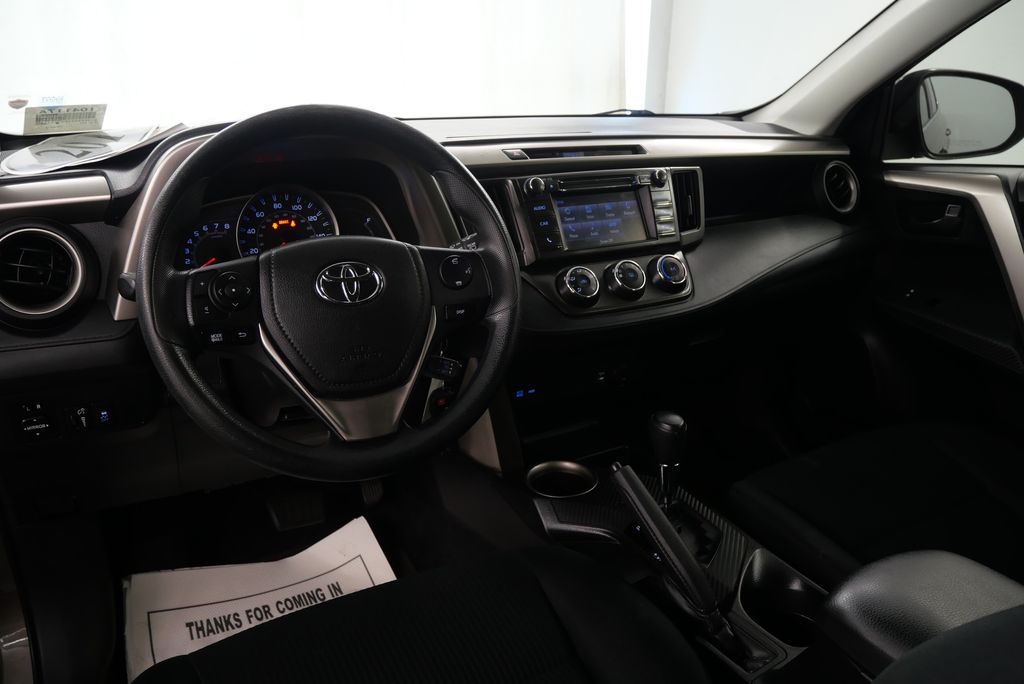 2015 Toyota RAV4 LE 18