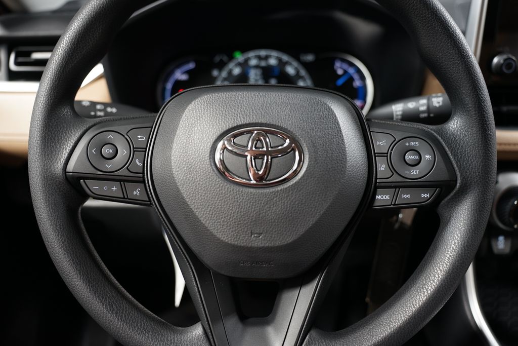 2025 Toyota RAV4 LE 12