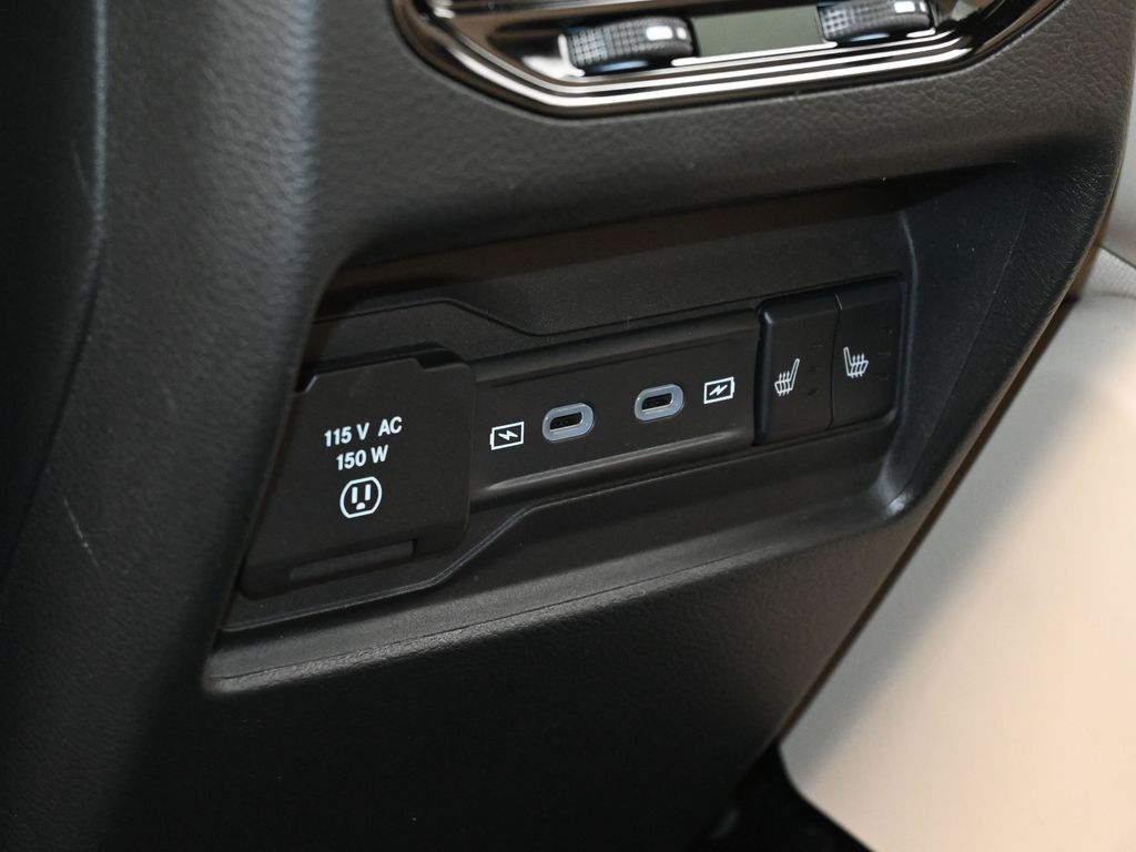 New 2026 Bright White Clearcoat Jeep Limited image 31