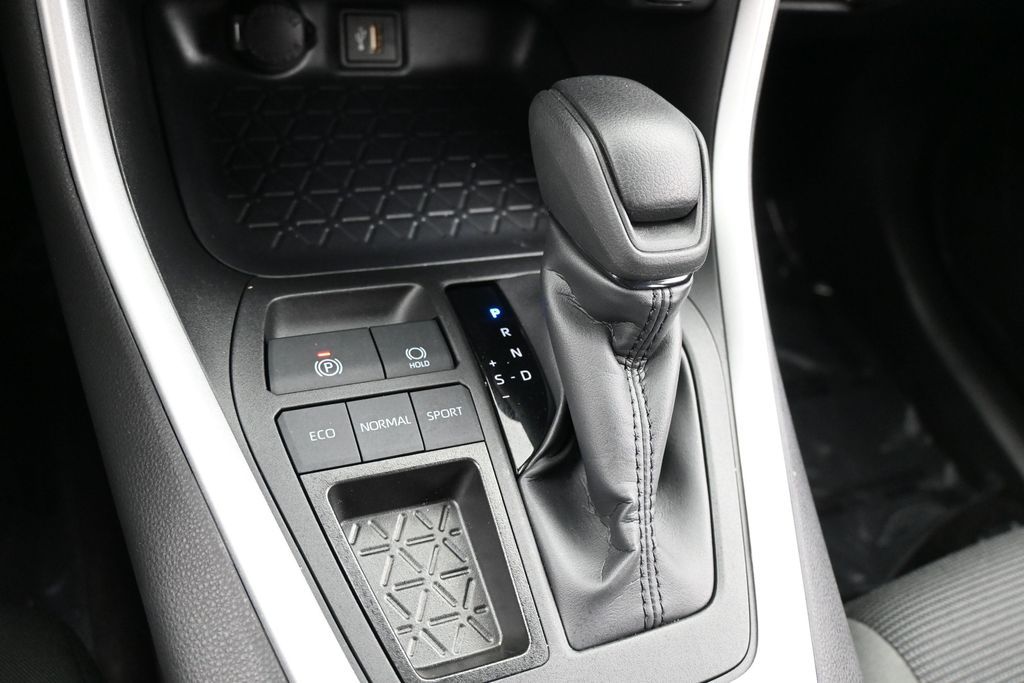 Used 2025 Ice Toyota LE image 20