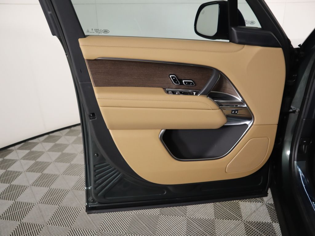 Thumbnail: 2025 Land Rover Range Rover - 25