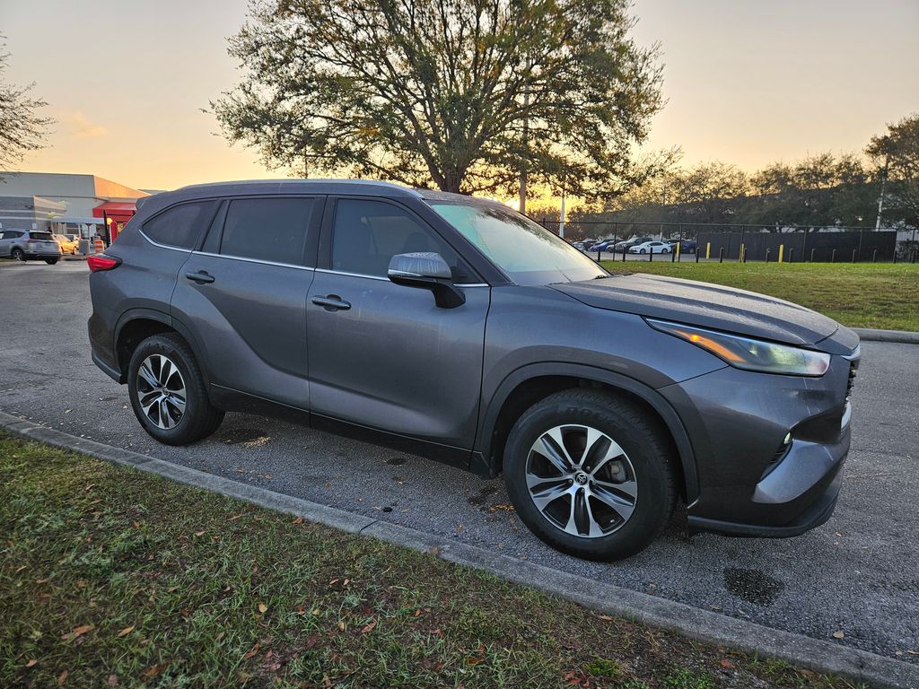 2022 Toyota Highlander XLE 7