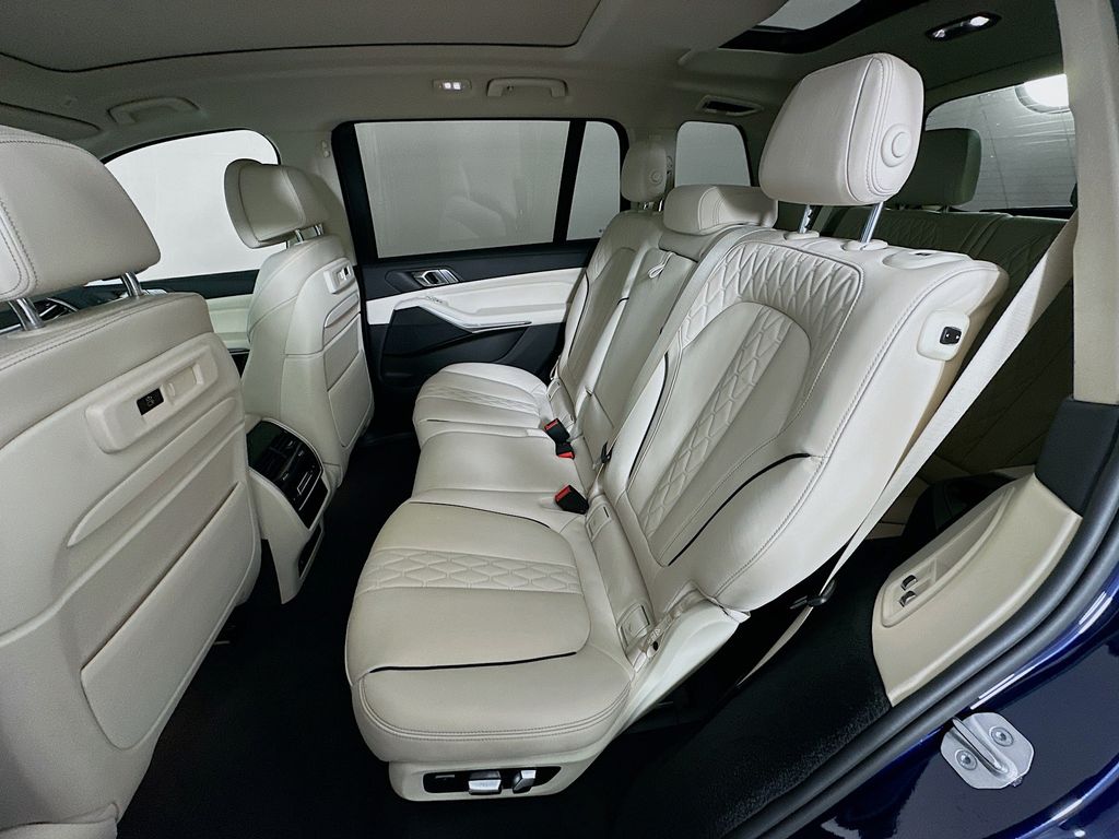 2022 BMW X7 xDrive40i 25