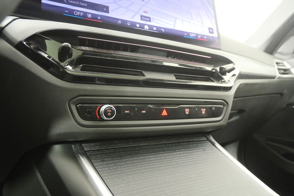 Thumbnail: 2025 BMW 3 Series - 27