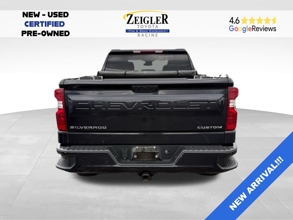 View vehicle photo 4