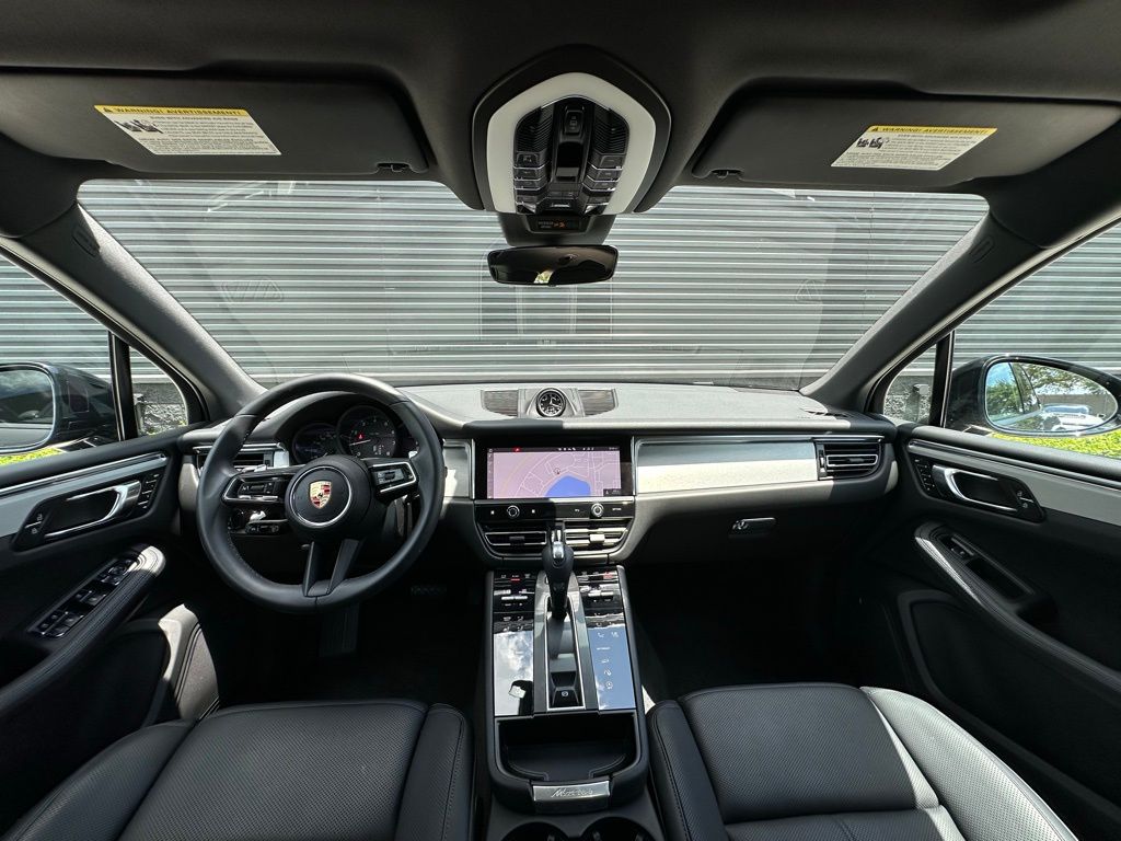 2025 Porsche Macan  30