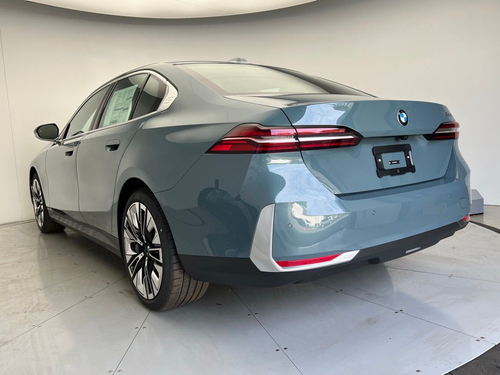 Thumbnail: 2026 BMW 5 Series - 4