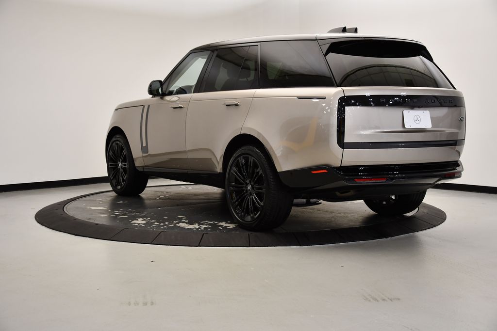 2023 Land Rover Range Rover SE 3