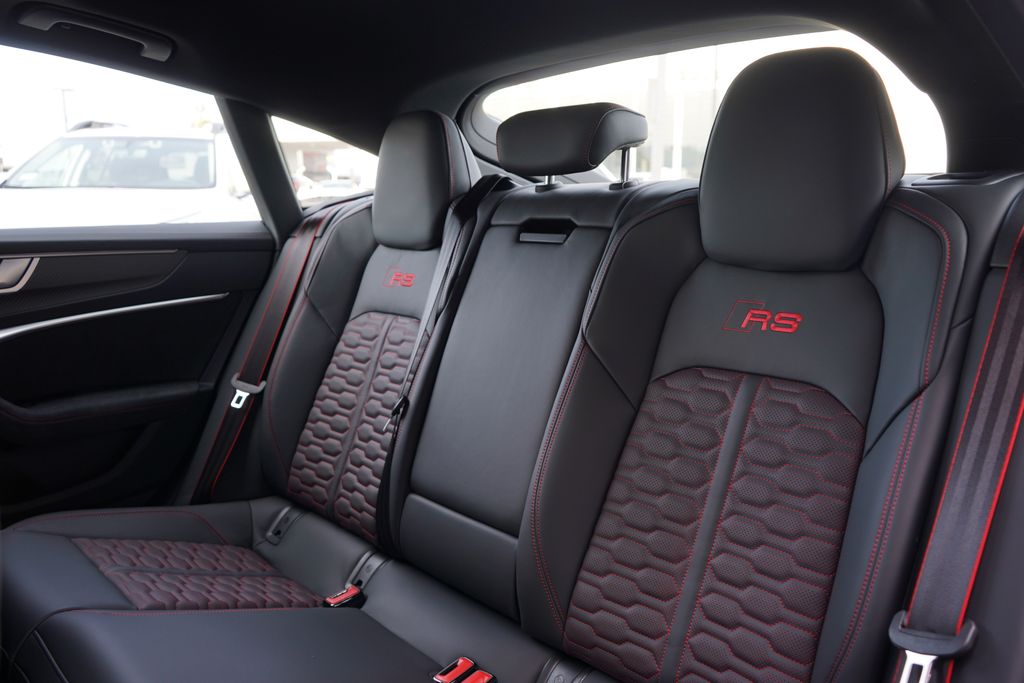 Thumbnail: 2025 Audi RS 7 - 16