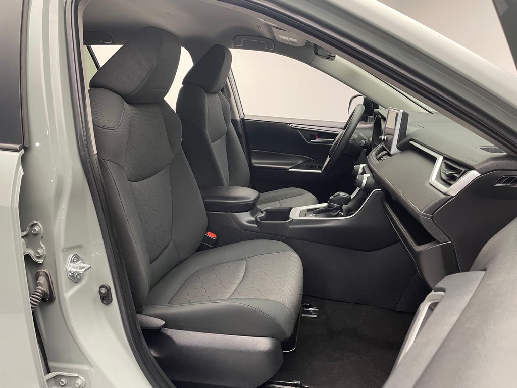 2023 Toyota RAV4 XLE 21
