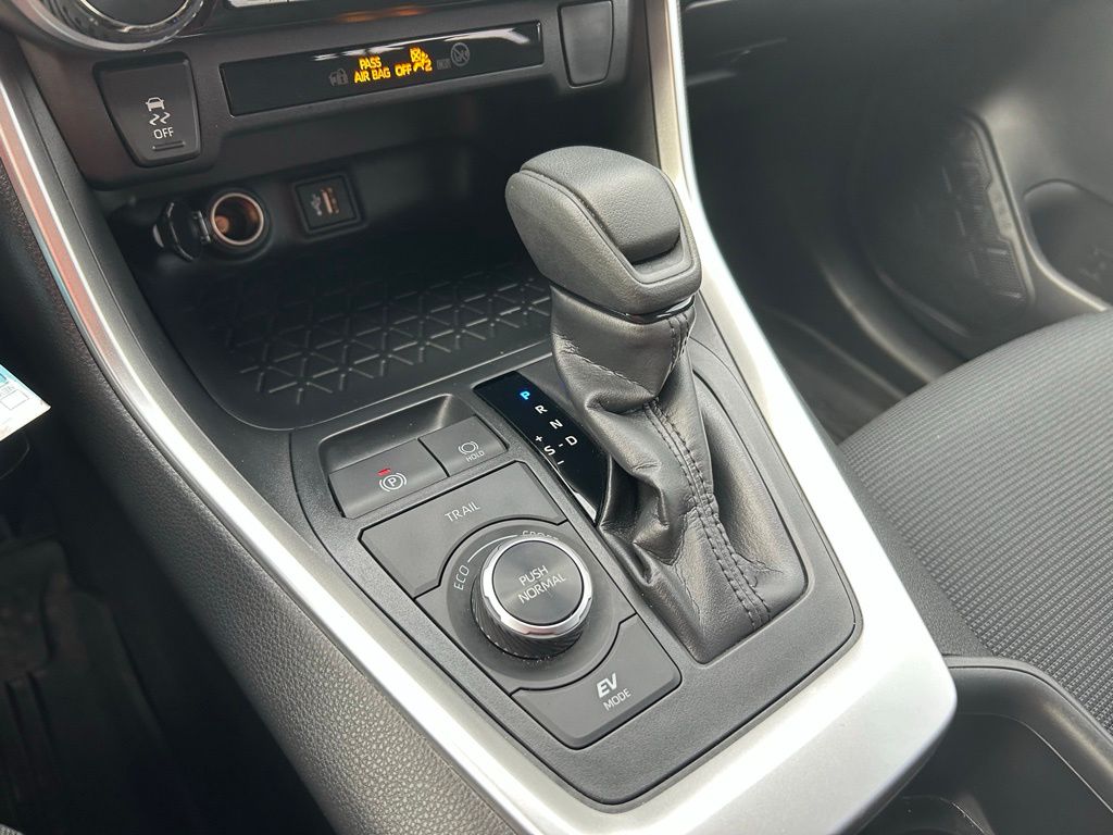 Thumbnail: 2025 Toyota RAV4 - 26