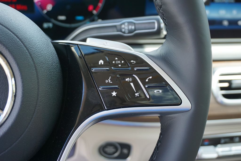 2025 Mercedes-Benz GLS 450 4MATIC 25