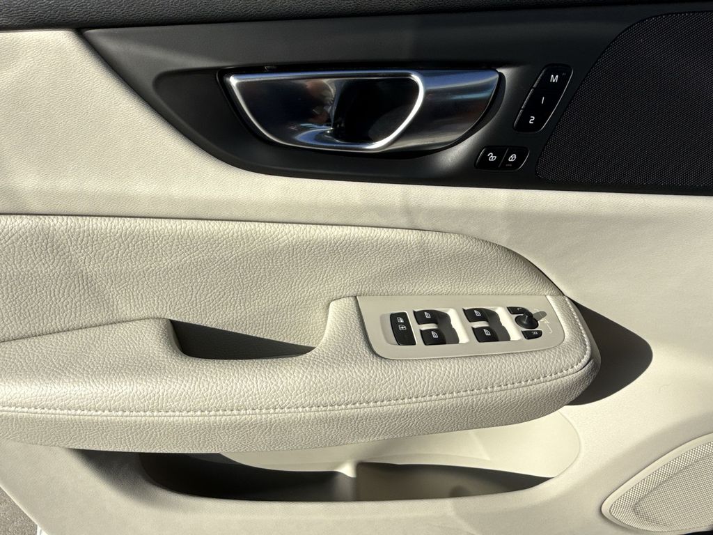 Thumbnail: 2022 Volvo S60 - 29