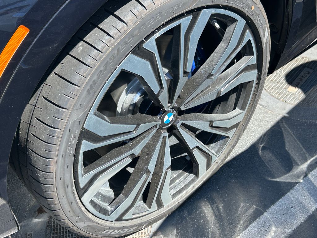 Thumbnail: 2026 BMW X7 - 3