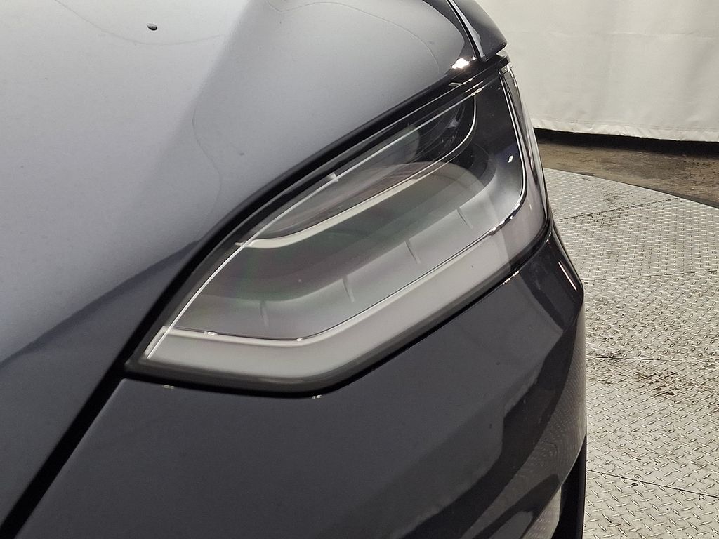 Thumbnail: 2022 Tesla Model X - 9