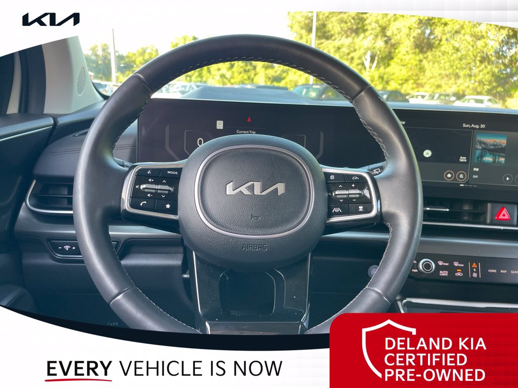 Used 2025 Kia Carnival Van