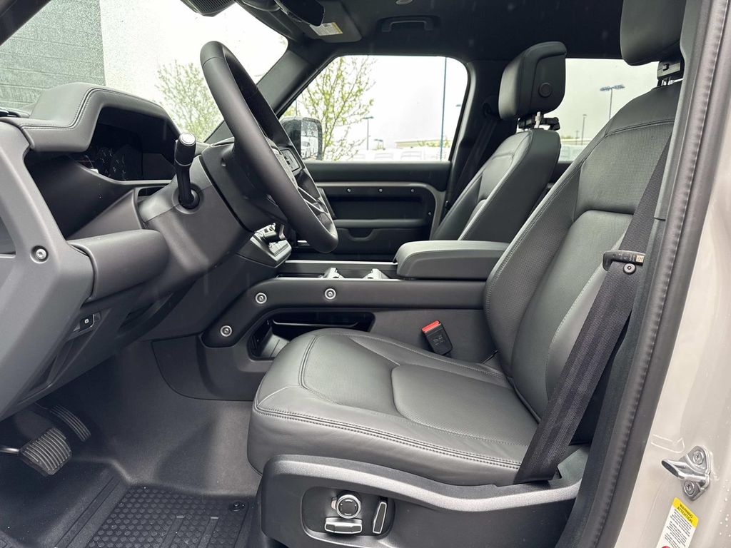 New 2026 Gray Land Rover X-Dynamic SE image 19