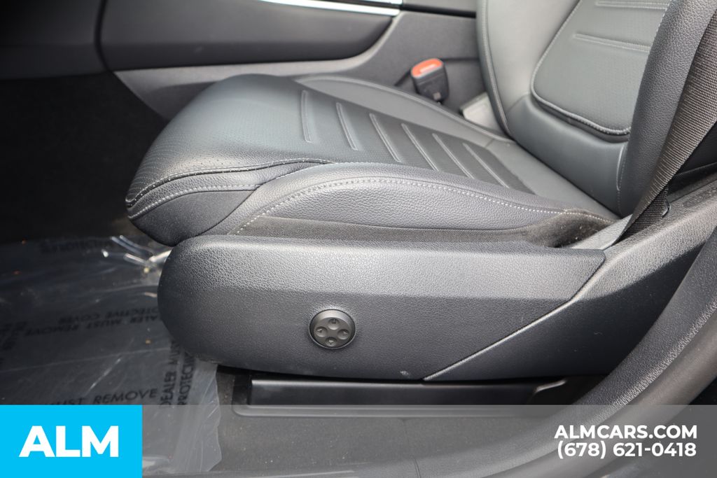 Used 2025 Black Mercedes-Benz GLC 350e image 15